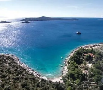 Peaceful With Private Pool And Free Parking Sevid