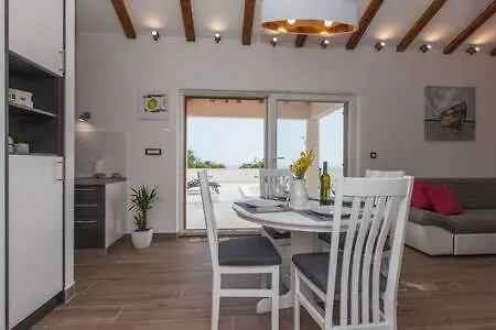 Peaceful With Private Pool And Free Parking Villa