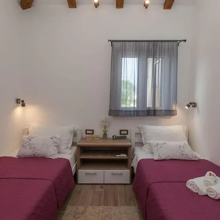 Peaceful With Private Pool And Free Parking Villa *