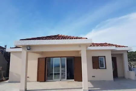 Peaceful With Private Pool And Free Parking Villa Sevid
