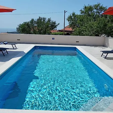 Peaceful With Private Pool And Free Parking Sevid