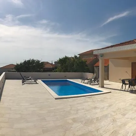 Peaceful With Private Pool And Free Parking