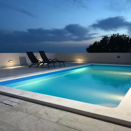 Peaceful With Private Pool And Free Parking *