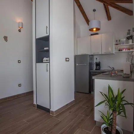 Peaceful With Private Pool And Free Parking Villa