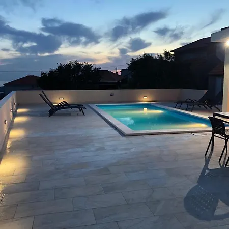 Peaceful With Private Pool And Free Parking Sevid