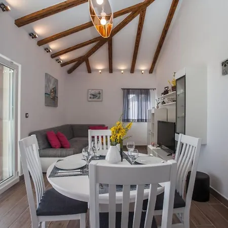 Peaceful With Private Pool And Free Parking Villa *