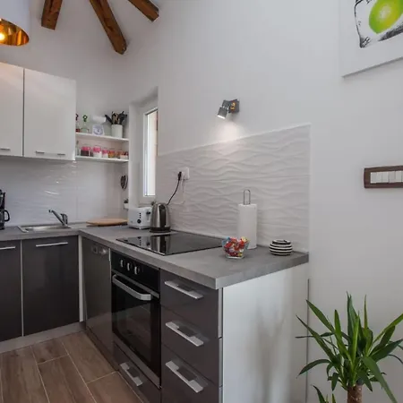 Peaceful With Private Pool And Free Parking Villa Sevid
