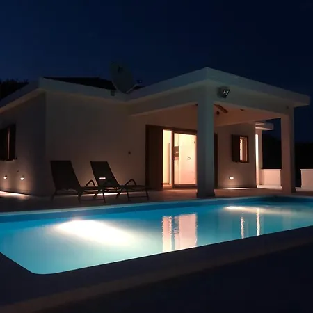 Villa Peaceful With Private Pool And Free Parking Sevid