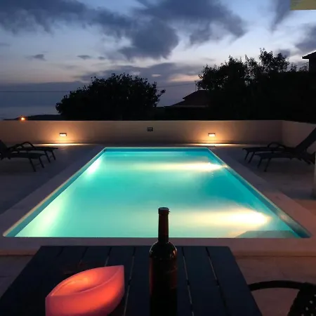 Villa Peaceful With Private Pool And Free Parking Sevid