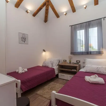 Peaceful With Private Pool And Free Parking Villa *