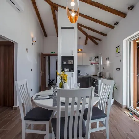 Peaceful With Private Pool And Free Parking Sevid