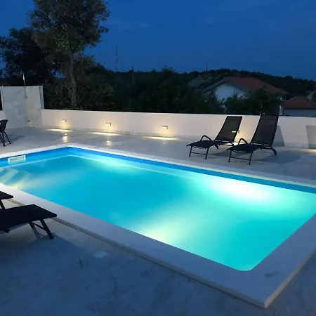 Peaceful With Private Pool And Free Parking * Sevid