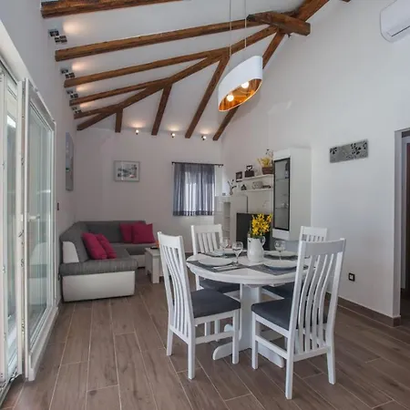 Peaceful With Private Pool And Free Parking * Sevid